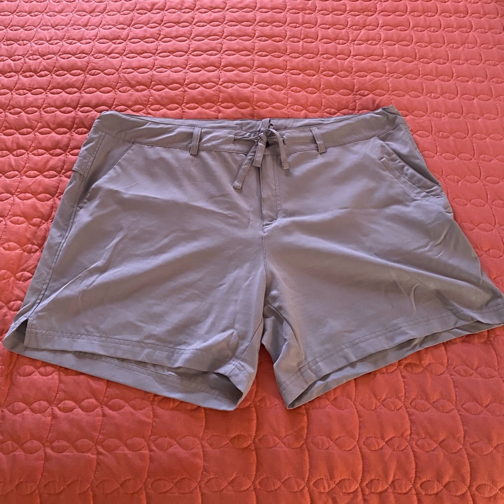 NWOT Magellan Outdoors Women's Cargo Shorts - Light Gray